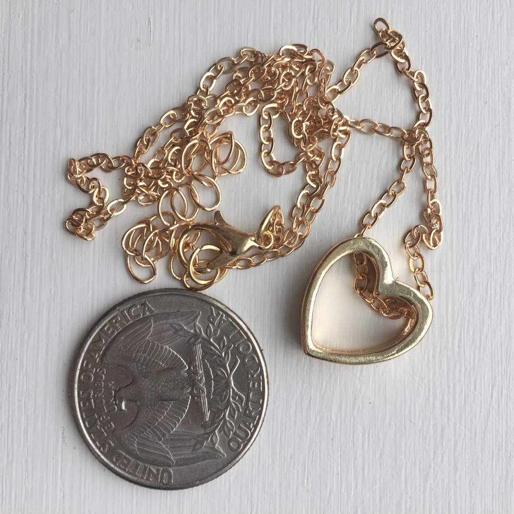 ⚜️[𝟯/$𝟭𝟴]⚜️Gold Heart Delicate Charm Choker NEW - Picture 7 of 12